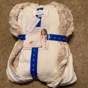 Carole Hochman Long Plush Wrap Robe NWT